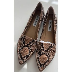 NEW Steve Madden Women’s Shoes 7.5 Snakeskin Studded Flats